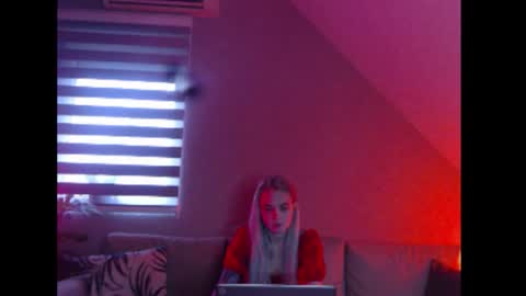 A girl online show from December 23, 7:56 am