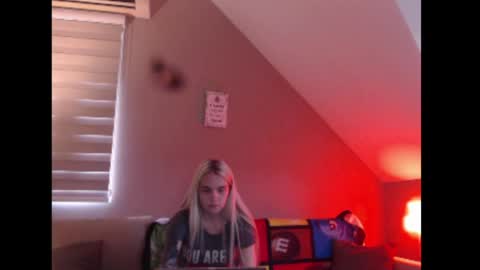 A girl online show from June 4, 7:13 am