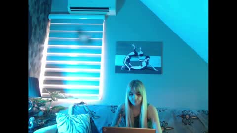 A girl online show from February 3, 8:24 am