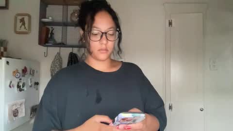 RIRI OR DREAMY online show from November 21, 3:36 pm