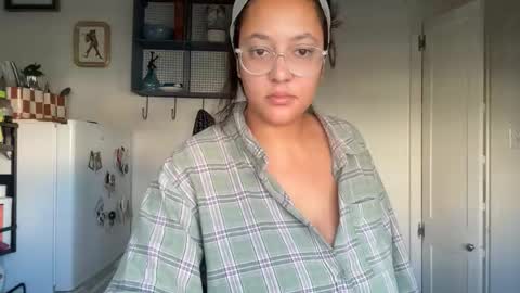 RIRI OR DREAMY online show from February 7, 4:33 pm