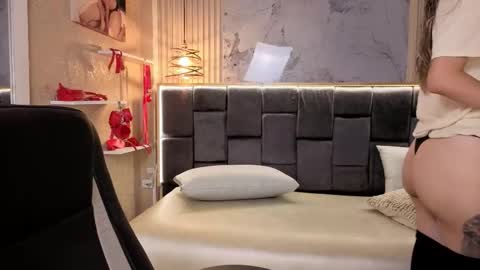 Victoria online show from November 29, 11:20 pm