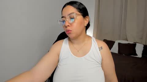 Snapshot of dulce_brithany chatting on October 23, 1:06 pm dulce brithany online show from October 23, 1:06 pm