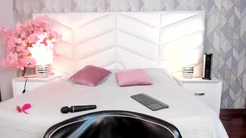 Snapshot of dulce_hiil_ chatting on February 20, 9:20 pm Monday 5-2 am From Tuesday to Friday5-1 am Colombia time online show from February 20, 9:20 pm