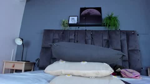 DULCE AURORA online show from March 2, 7:15 am