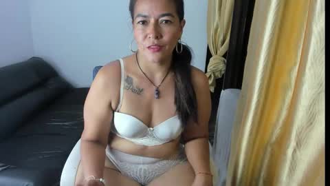 Snapshot of dulcemilf_ chatting on October 3, 12:49 am Dulce online show from October 3, 12:49 am