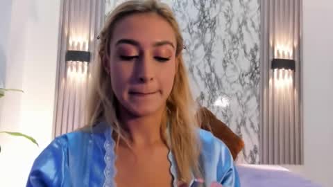 Snapshot of dulcinea_2 chatting on October 14, 7:16 pm dulcinea 2 online show from October 14, 7:16 pm