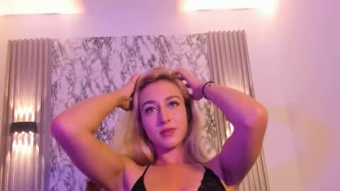 Snapshot of dulcinea_2 chatting on October 15, 7:27 pm dulcinea 2 online show from October 15, 7:27 pm