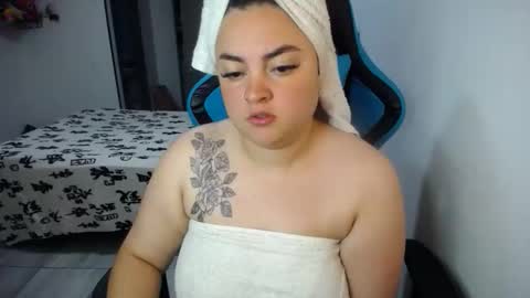 Snapshot of dumont_model chatting on October 12, 7:33 am Nicole online show from October 12, 7:33 am