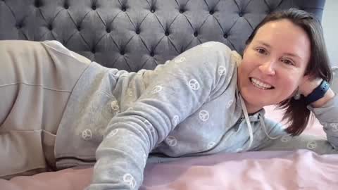 Nadia Ferreira  online show from December 1, 10:30 am