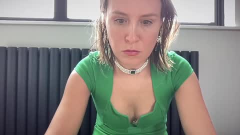 Nadia Ferreira  online show from October 18, 10:07 am