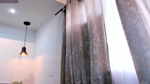 Snapshot of ebbafernandez1_ chatting on March 8, 11:45 am online show from March 8, 11:45 am