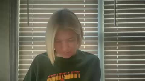 Snapshot of ebony8ivory chatting on October 17, 12:08 pm americnbarbie online show from October 17, 12:08 pm