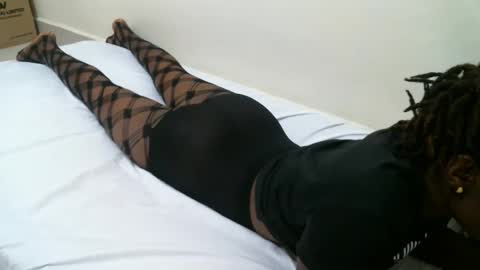 Snapshot of ebony_aleesha chatting on October 17, 11:02 am nelly online show from October 17, 11:02 am