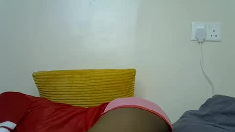 ebony_j online show from May 19, 7:21 pm