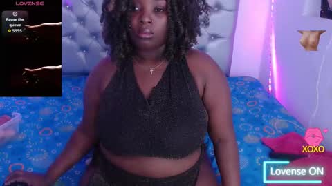 Snapshot of ebony_neighbormoans chatting on October 16, 3:20 am LINA online show from October 16, 3:20 am