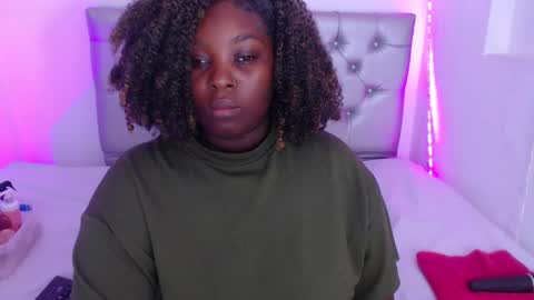 Snapshot of ebony_neighbormoans chatting on October 2, 3:11 am LINA online show from October 2, 3:11 am