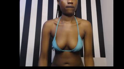 Ella online show from November 4, 9:53 pm