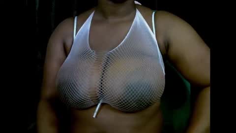 Snapshot of ebony_plumx12 chatting on September 29, 9:47 am Prisy online show from September 29, 9:47 am