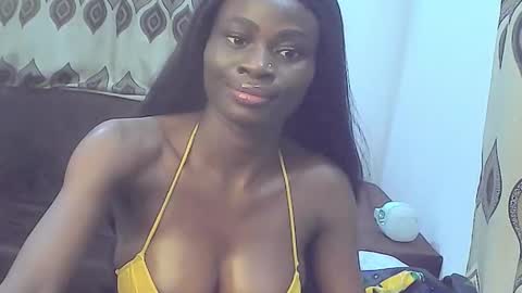 Snapshot of ebonypetiti chatting on October 7, 12:15 am queen online show from October 7, 12:15 am