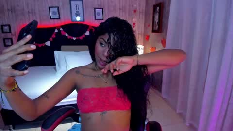 Snapshot of edelaine_rogers chatting on February 14, 3:54 am ede online show from February 14, 3:54 am