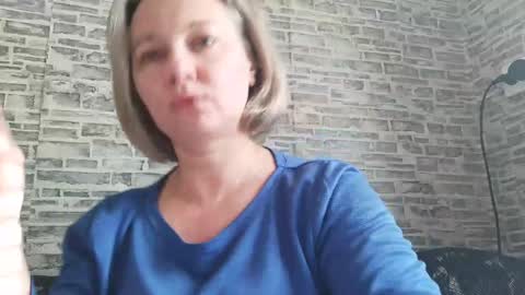 edithmanning online show from February 19, 6:44 am