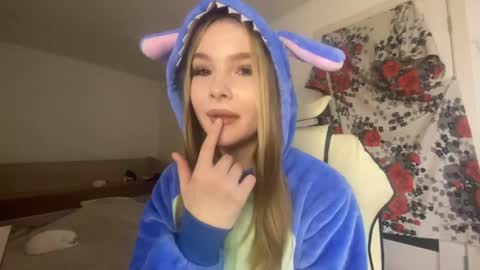 Lili online show from May 23, 9:46 pm