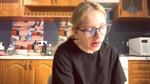 Eileen online show from May 6, 3:32 am