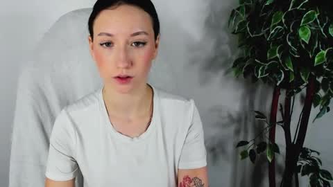 eileenmoores online show from September 11, 11:43 am