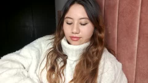 EIMY   MODEL INDEPENDENT online show from February 21, 5:13 am