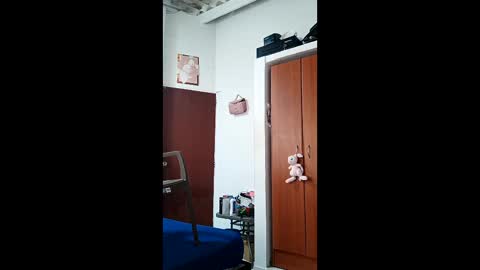 eimy_saenzz online show from April 13, 6:09 pm