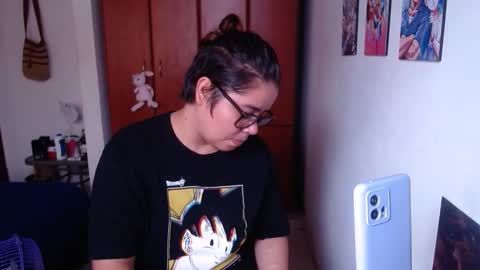 eimy_saenzz online show from January 6, 6:11 pm