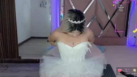 eimyaniston cute online show from October 31, 11:47 am