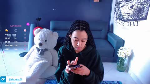 Snapshot of ela_0 chatting on January 10, 8:15 pm Ela Help me reach 100 thumbs up online show from January 10, 8:15 pm
