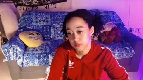 Snapshot of ela_0 chatting on February 14, 12:30 am Ela Help me reach 100 thumbs up online show from February 14, 12:30 am