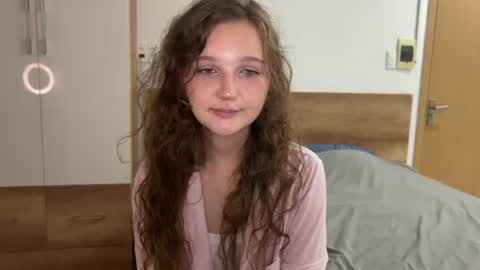 Ela online show from June 17, 6:42 pm
