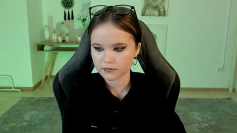 Snapshot of elainebeness chatting on January 15, 7:23 pm Your sweet girl online show from January 15, 7:23 pm