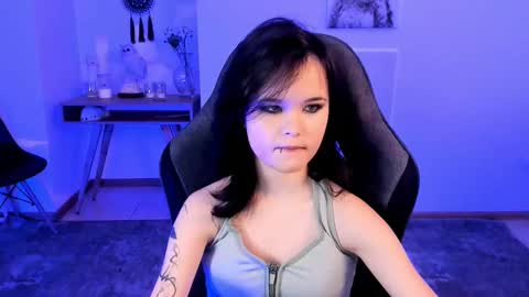 Snapshot of elainebeness chatting on February 25, 7:49 pm Your sweet girl online show from February 25, 7:49 pm