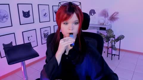 Snapshot of elainebeness chatting on January 7, 7:38 pm Your sweet girl online show from January 7, 7:38 pm