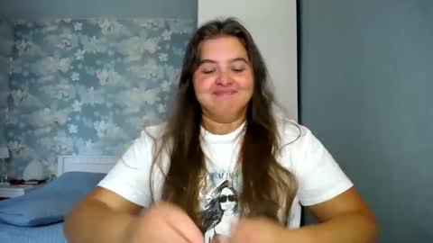 Snapshot of elanis_blair chatting on September 17, 9:07 am Elanis online show from September 17, 9:07 am