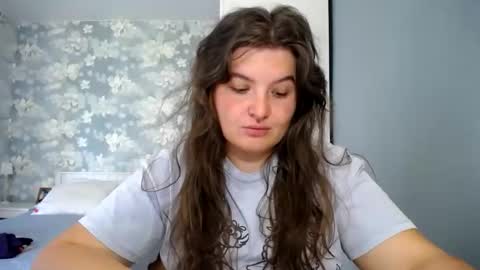 Elanis online show from May 11, 1:02 pm
