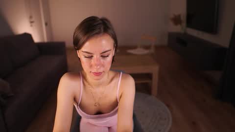 Snapshot of elannand chatting on October 7, 6:07 am ELA 3 online show from October 7, 6:07 am