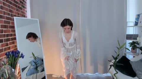 Snapshot of elannand chatting on February 26, 6:51 am ELA 3 online show from February 26, 6:51 am