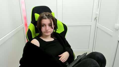 Evie online show from April 13, 7:20 am