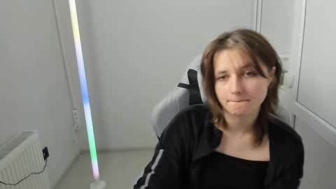 Evie online show from April 25, 7:22 am