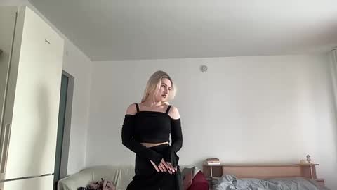Snapshot of elaraluxxxe chatting on February 22, 11:02 am elaraluxxxe online show from February 22, 11:02 am
