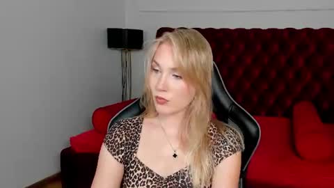 elaravoltage online show from August 3, 5:11 am