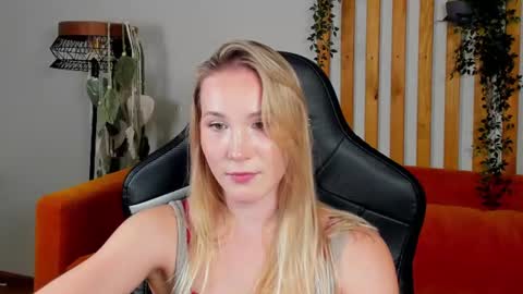 elaravoltage online show from July 10, 5:24 pm