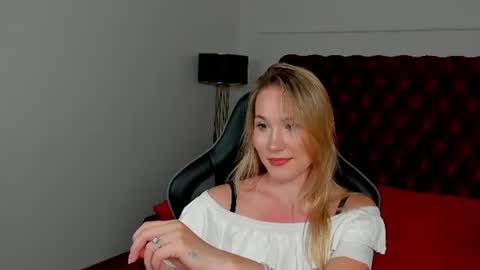 elaravoltage online show from July 28, 11:17 am