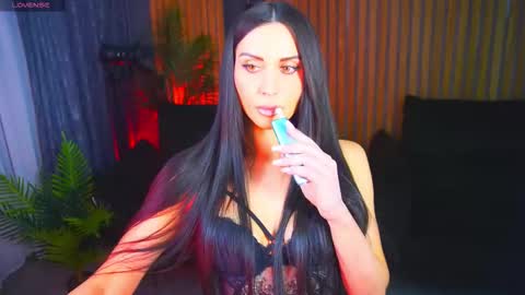 elegant_mysterious online show from February 1, 9:35 pm